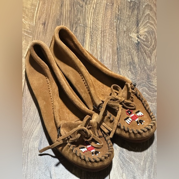 Minnetonka Shoes - Brown Moccasin Flats size 9.5